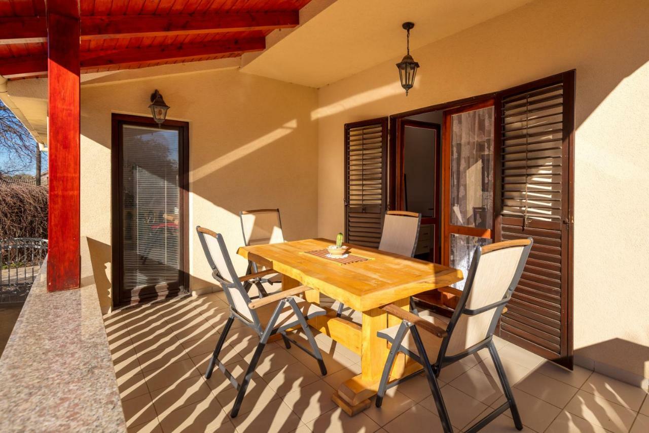 Vacation Home Duilo Donji Zemunik Exterior photo