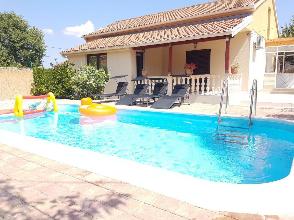 Vacation Home Duilo Donji Zemunik Exterior photo
