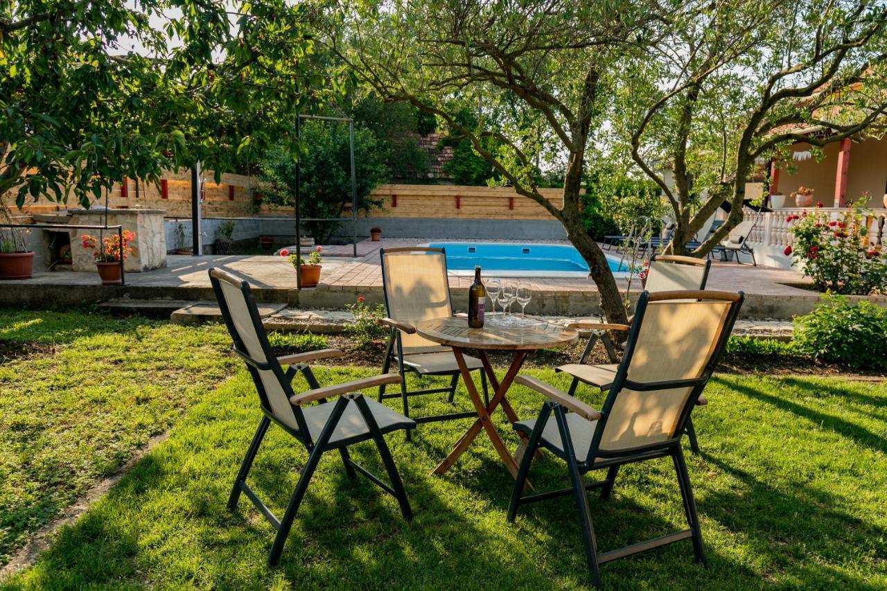 Vacation Home Duilo Donji Zemunik Exterior photo