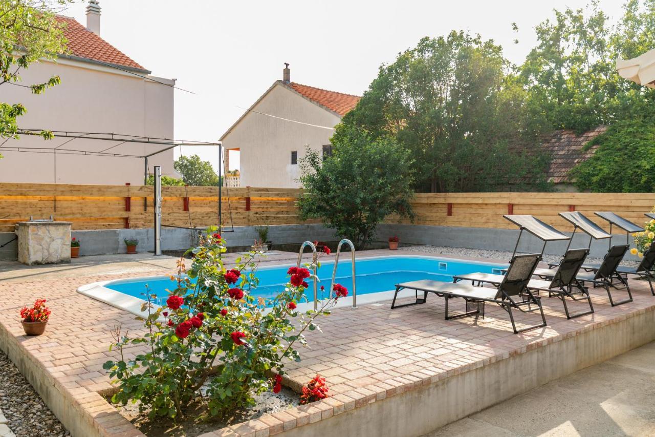 Vacation Home Duilo Donji Zemunik Exterior photo